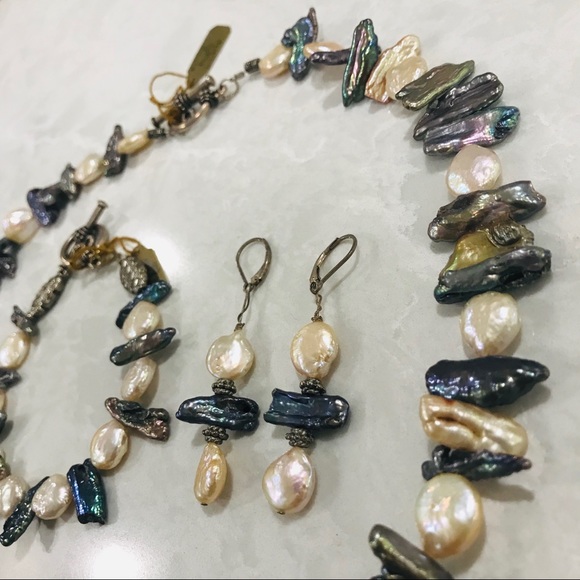 Pearl necklace bracelet and earrings - Picture 3 of 9